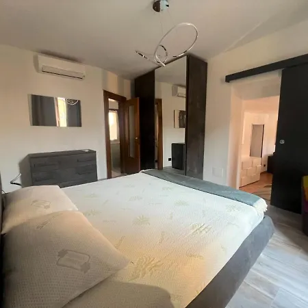 In Central Square With Lake View Apartment *