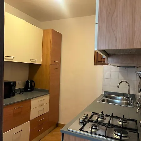 In Central Square With Lake View レンノ