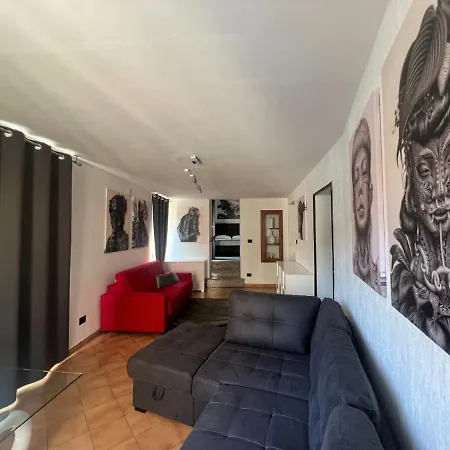 In Central Square With Lake View アパート *